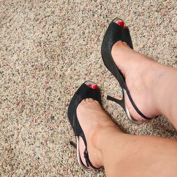 dolce and gabbana silver heels